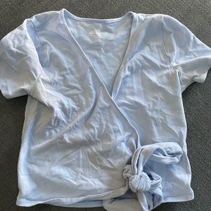 Women’s cropped tshirt.